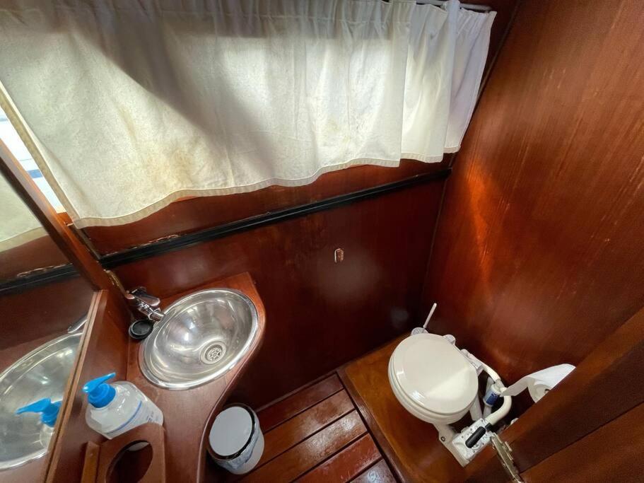 Barco Acogedor - Cosy Boat - Barcelona Otel Dış mekan fotoğraf