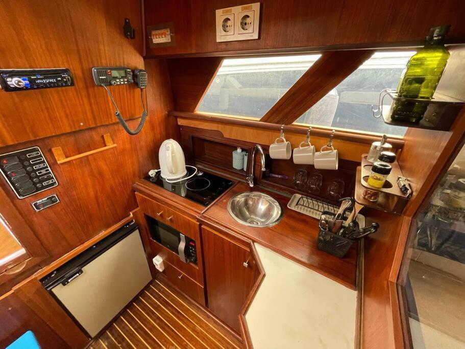 Barco Acogedor - Cosy Boat - Barcelona Otel Dış mekan fotoğraf